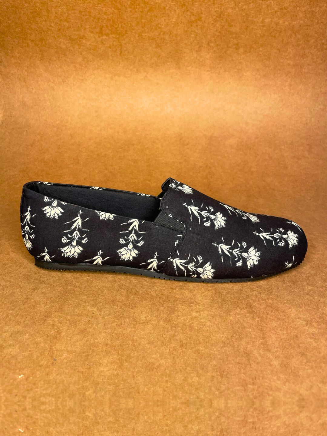 Black Traditional Butta Moccasins