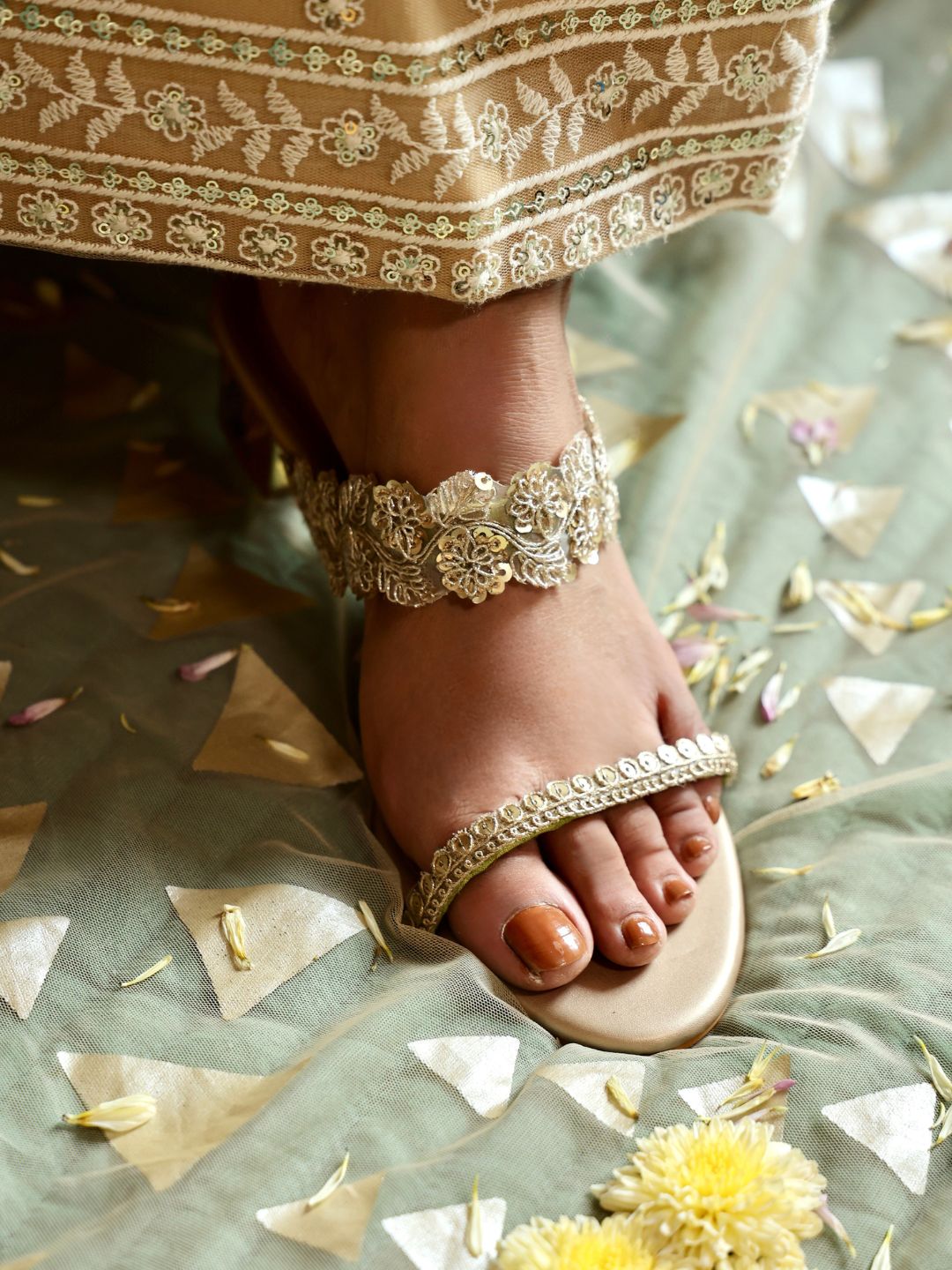 Wedding Ladies Golden Bridal Sandal, Size: 5 at Rs 490/pair in Mumbai | ID:  25268706588