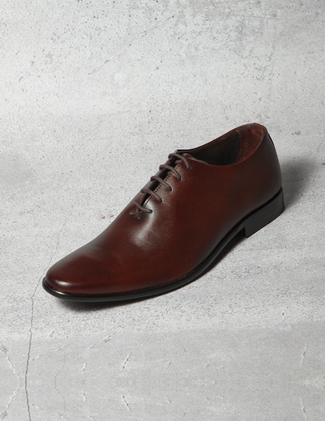 Kanvas Sleek Wholecut Shoes